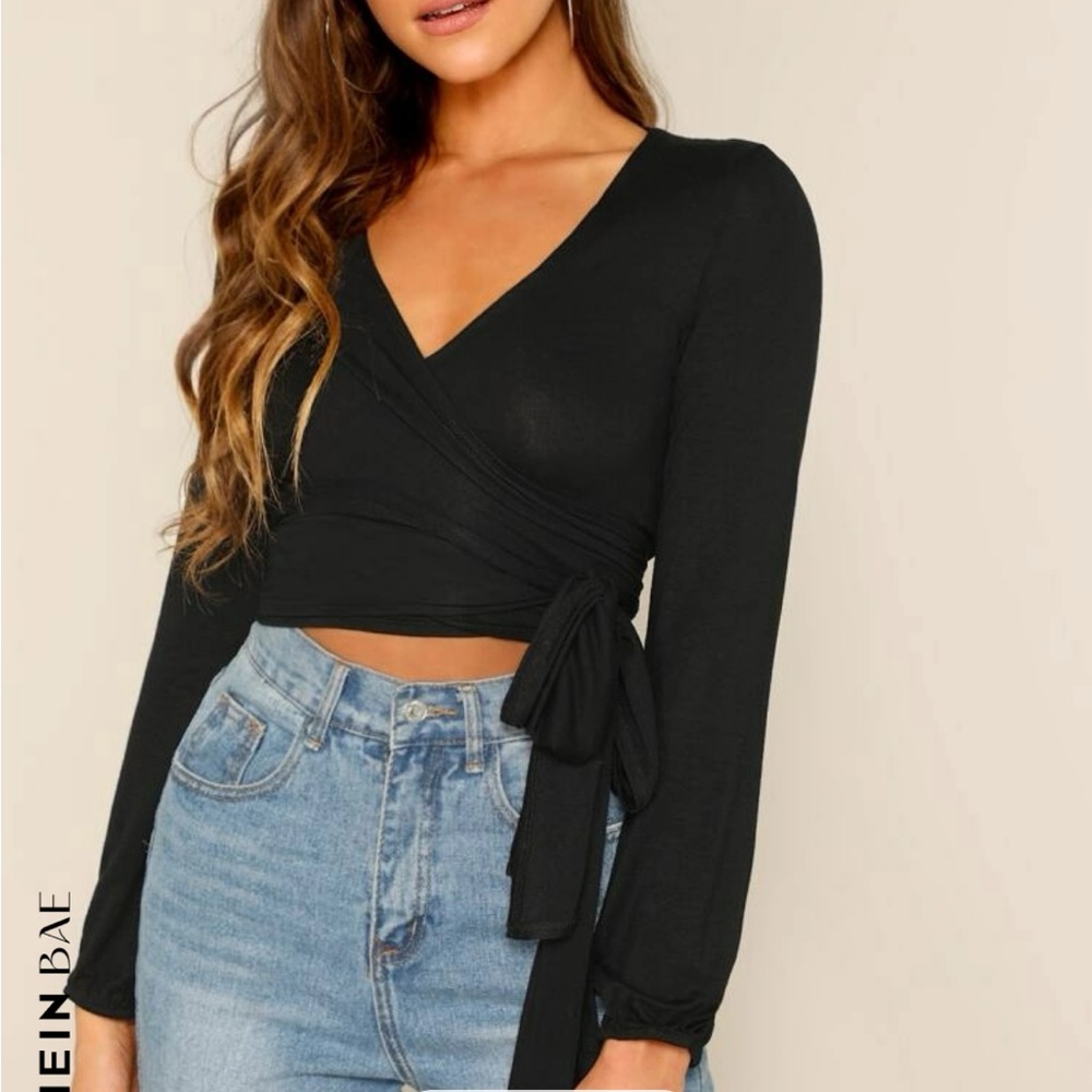 Wrap knot long sleeve crop top